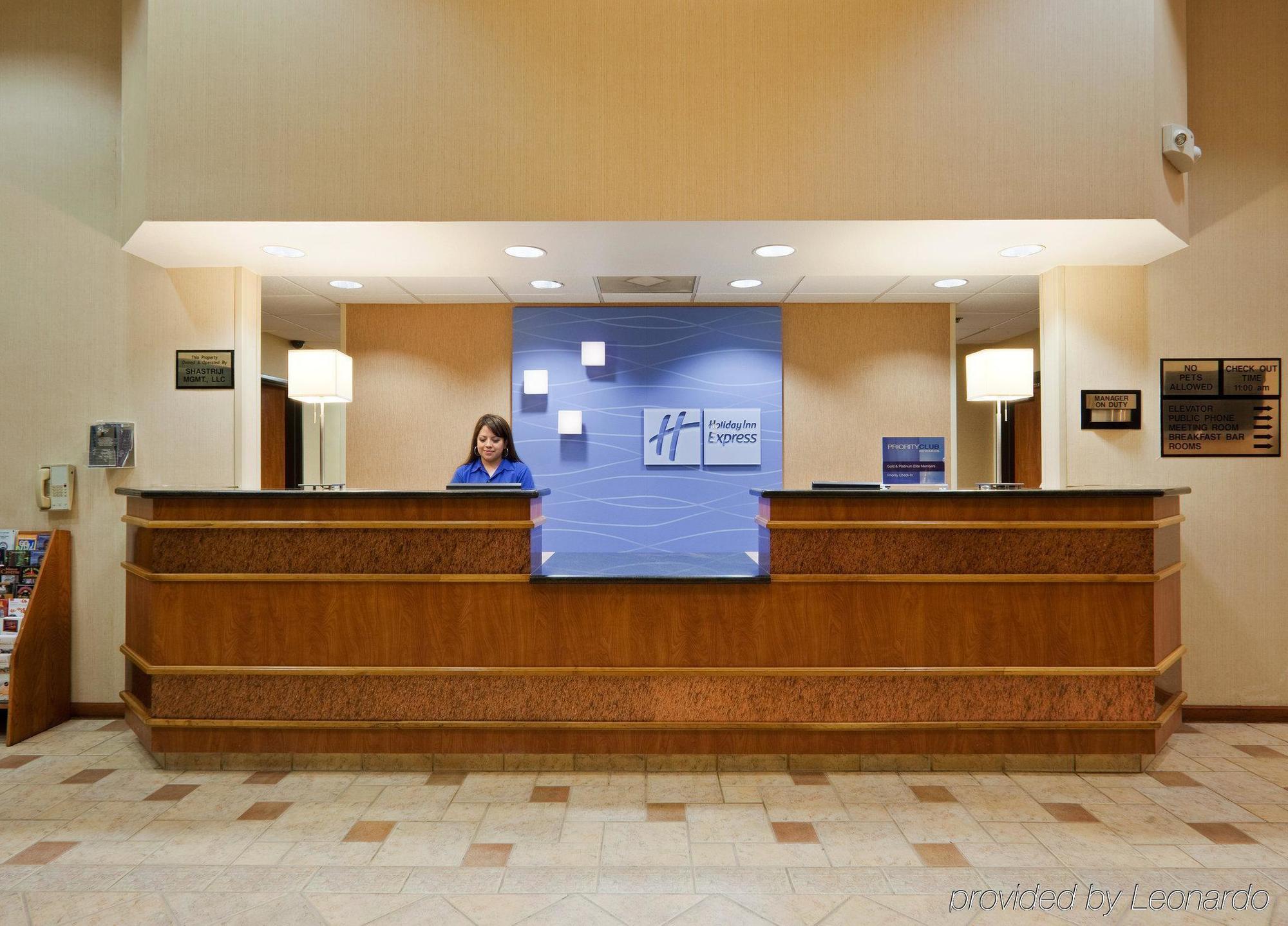Hotel Express By Ihg Madera