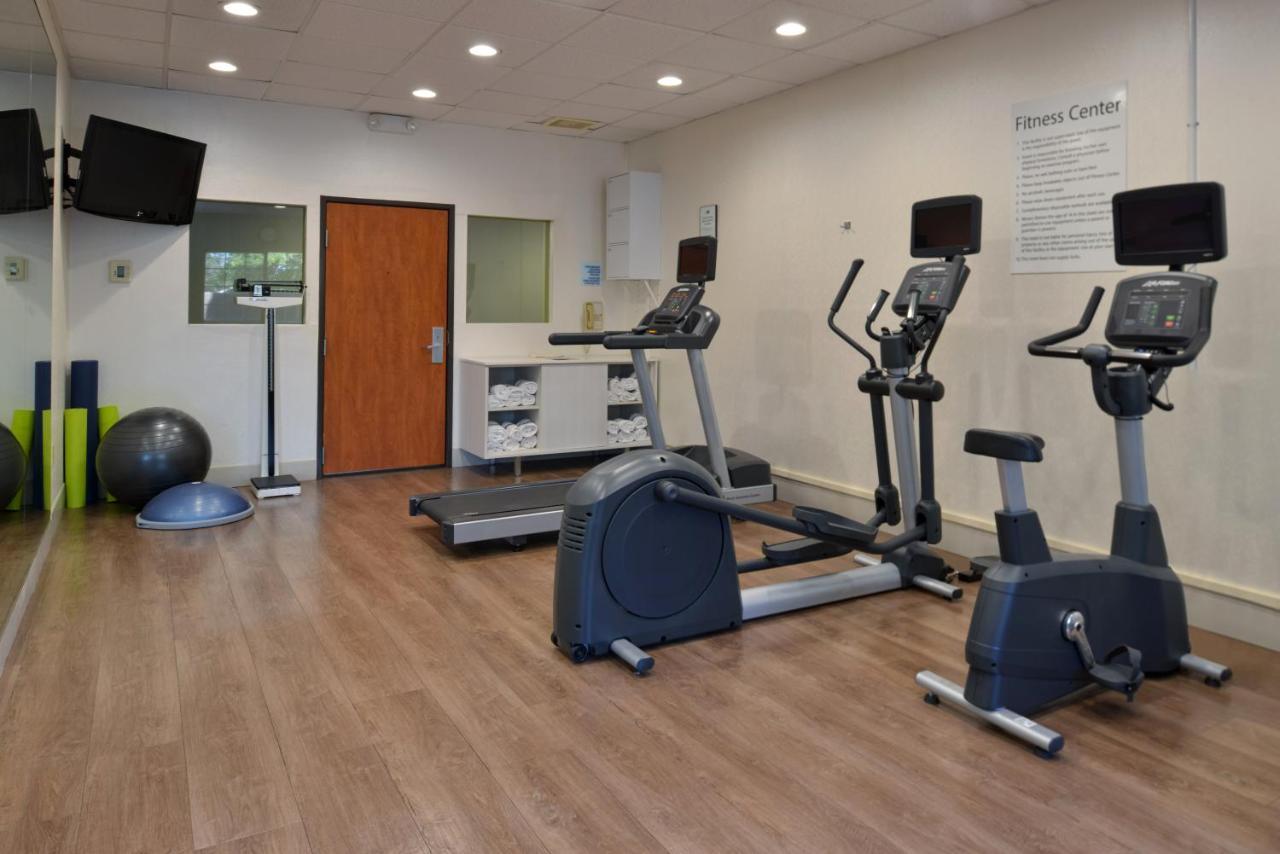 Hotel Express By Ihg Madera