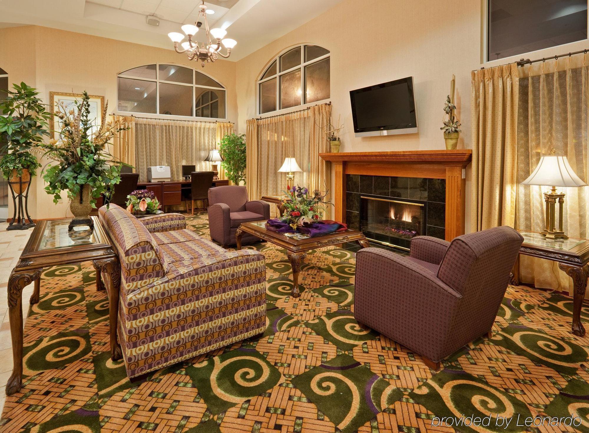 Hotel Express By Ihg Madera