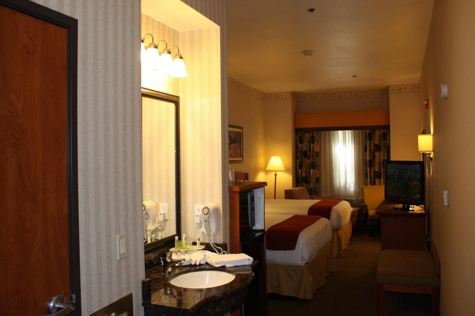 Express By Ihg Madera