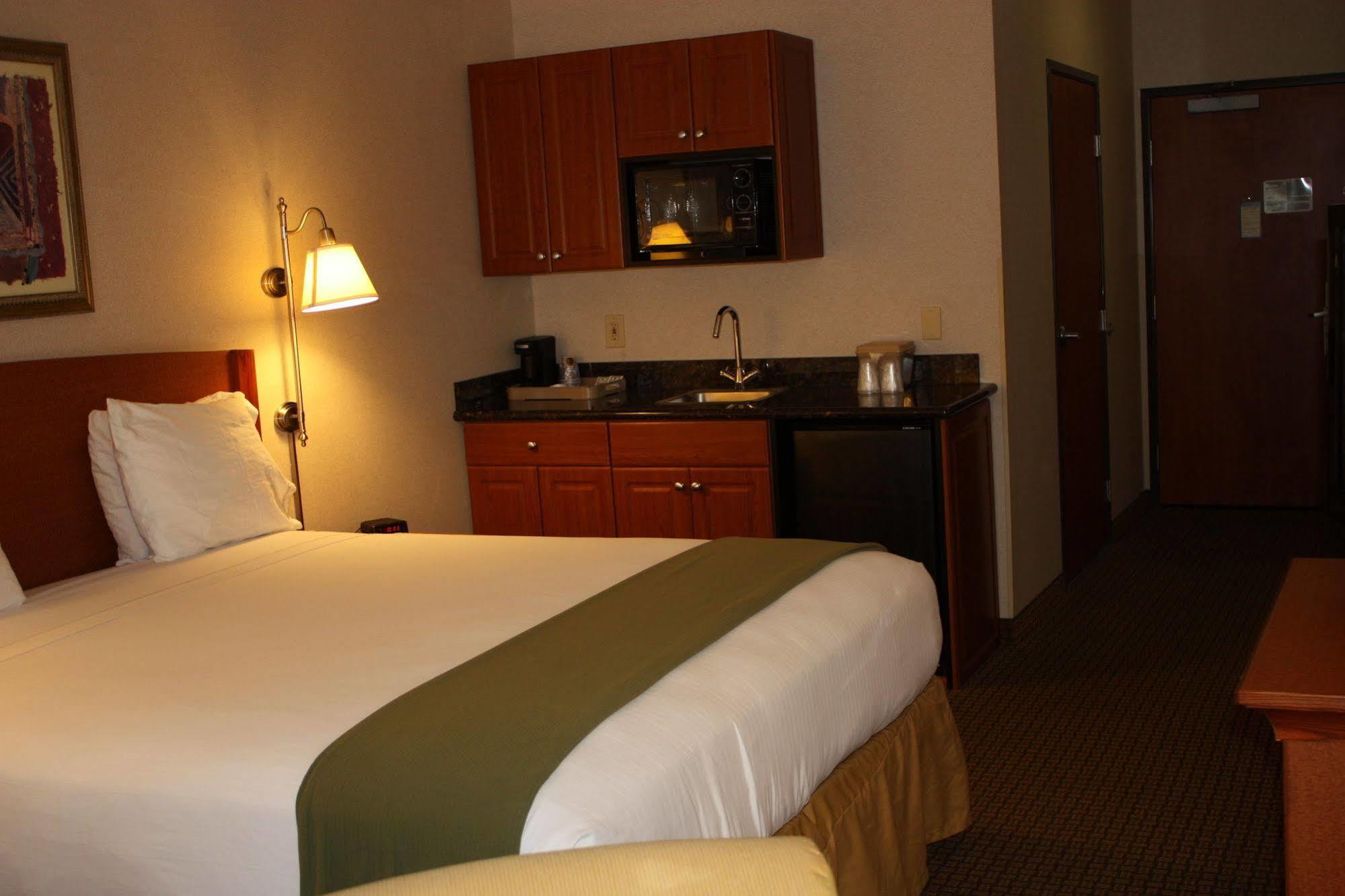 Express By Ihg Madera